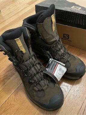 NWT Salomon Men’s Quest 4D 3 Gore-TEXT backpacking boots size 9
